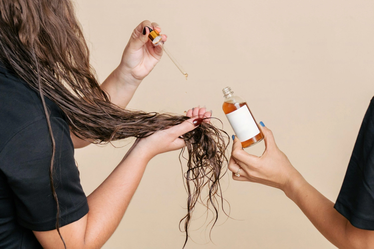 Castor Oil for hair growth: அடர்த்தியான முடி வளர்ச்சிக்கு | 5 Ingredients To Mix With Castor Oil For Thickhair Castor Oil for hair growth: அடர்த்தியான முடி வளர்ச்சிக்கு | 5 Ingredients To Mix With Castor Oil For Thickhair