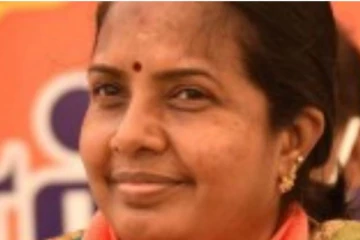 உதட்டளவில் மட்டுமே மக்கள் சேவை: கமல்ஹாசனை கடுமையாக விமர்சித்த வானதி சீனிவாசன்