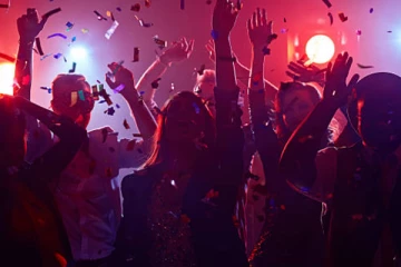 களியாட்ட நிகழ்வில் கலந்துகொண்ட ஜோடிக்கு நேர்ந்த கதி