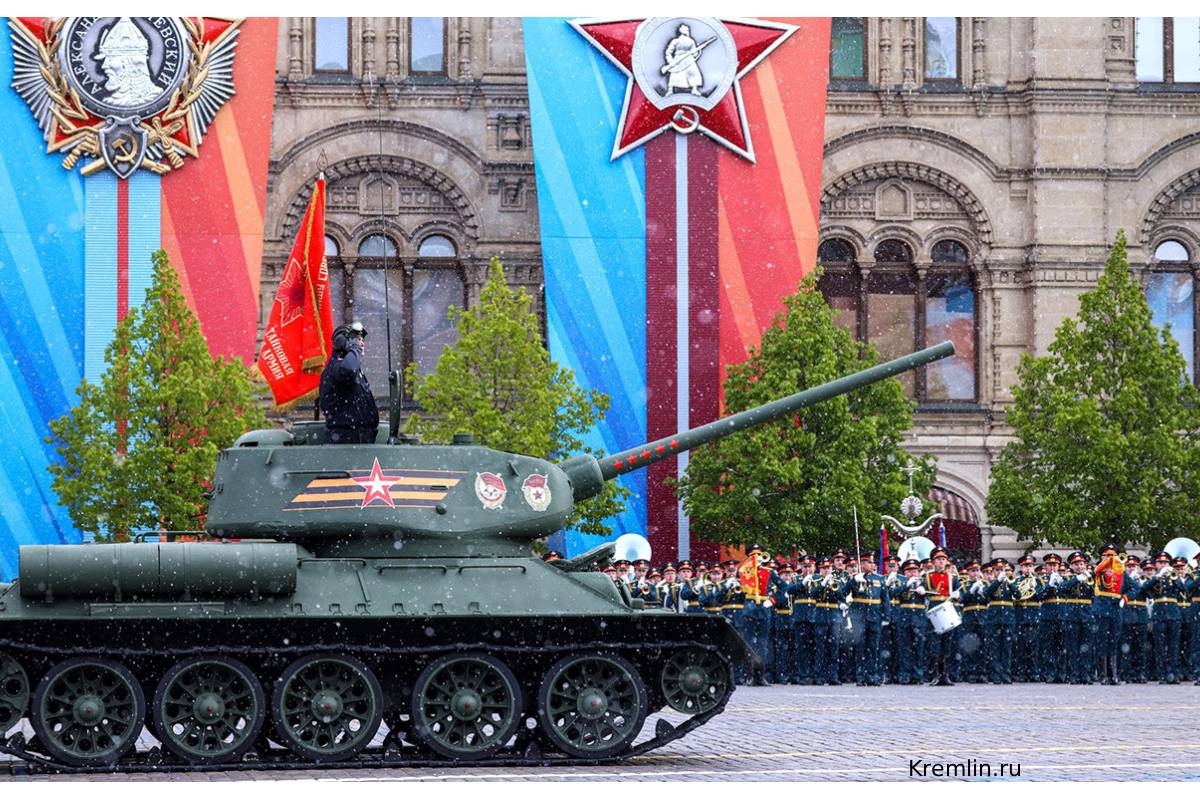 No army vehicles in moscow parade