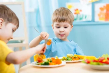 குழந்தைகளுக்கு ஆபத்தினை ஏற்படுத்தும் உணவுகள்: பெற்றோர்களே உஷார்