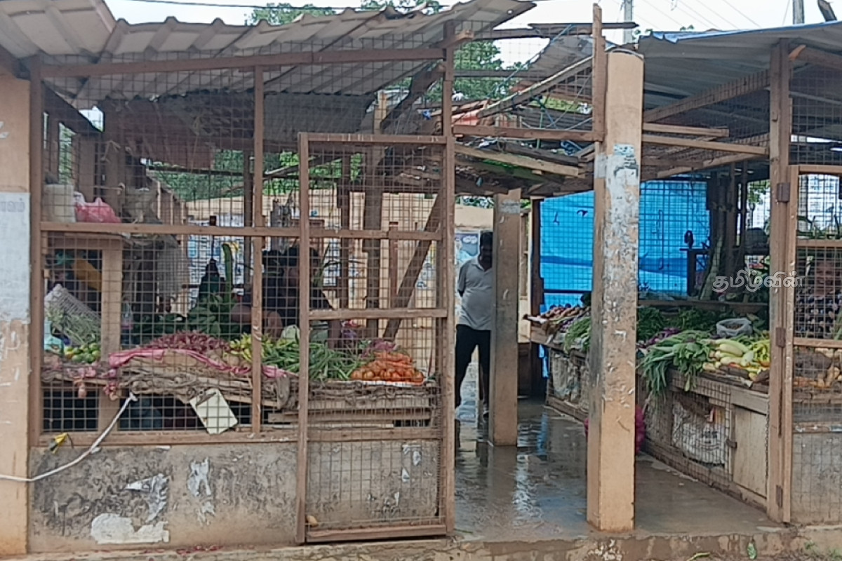 10 நாட்களுக்கு மேல் தொடரும் கனமழை - கிளிநொச்சி வர்த்தக சந்தை வியாபாரிகளின் முக்கிய கோரிக்கை | Kilinochchi Commercial Market Traders Request