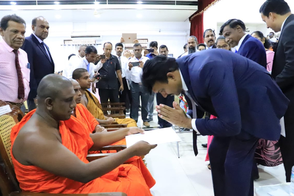 ஆசிரியர் பயிற்சியை நிறைவுசெய்துள்ள 520 பேருக்கு நியமனம் வழங்கிய கிழக்கு மாகாண ஆளுநர்! | Government Workers Staff New Appointment