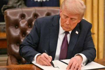 ஆஸ்திரேலியாவடன் மிகப்பெரிய ஒப்பந்தத்தில் கையெழுத்திட்ட ட்ரம்ப்