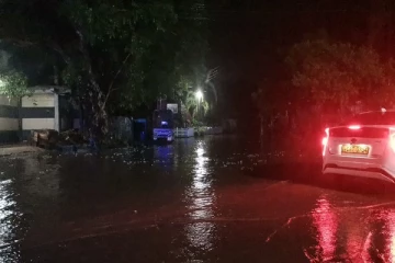 திருகோணமலையில் வெள்ளத்தில் மூழ்கியுள்ள பல பிரதேசங்கள்