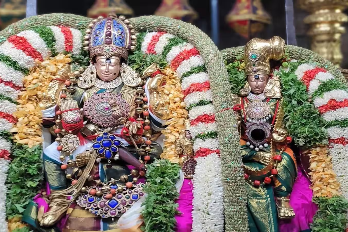 மதுரை மீனாட்சி அம்மன் கோவிலில் நவராத்திரி நிறைவாக 108 வீணைகள் இசைத்து வழிபாடு | 108 Veenas Worship In Madurai Meenakshi Amman