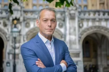 பாலியல் புகாரால் அரசியலை விட்டு விலகிய பிரித்தானிய முன்னாள் எம்.பி மரணம்