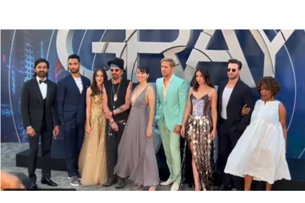 ஹாலிவுட்டில் நடிகர் தனுஷிற்கு கிடைத்த செம்ம வரவேற்பு - மேடைக்கு வந்தபோது ஆரவாரம் செய்த ரசிகர்கள்; வைரல் வீடியோ | Dhanush Attand The Gray Man Premiere Mass Entry