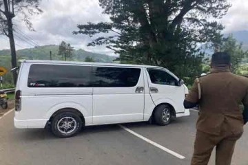 இந்திய பயணிகளுடன் சென்ற சாரதிக்கு நேர்ந்த அசம்பாவிதம்