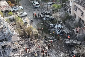 ஈரானின் தாக்குதலில் உருக்குலைந்த இஸ்ரேலின் ஒரு பகுதி