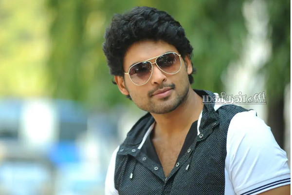 பிக்பாஸ் சீசன் 6ல் அதிரடியாக களமிறங்கும் மூன்று பிரபலங்கள்! யார் யார்னு தெரியுமா? | Bigg Boss Season 6 New Contestant In Tamil