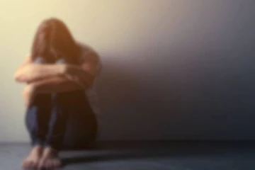 தூக்கிட்டு தற்கொலை செய்துகொண்ட இளம் குடும்பப்பெண்