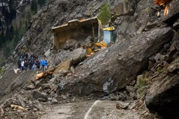 மியான்மர் மாணிக்க சுரங்கத்தில் நிலச்சரிவு :  70 பேர் மாயம்!