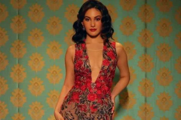 மாடர்ன் லுக்கில் மிரட்டும் நடிகை அமைரா தஸ்தூர்..ரீசெண்ட் போட்டோஷூட்...