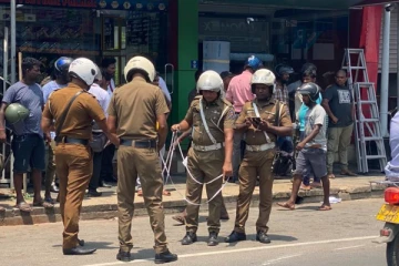 யாழில் விபத்தில் சிக்கிய பாரவூர்தி ; 10 மணி நேரம் தடைப்பட்ட மின்சாரம்