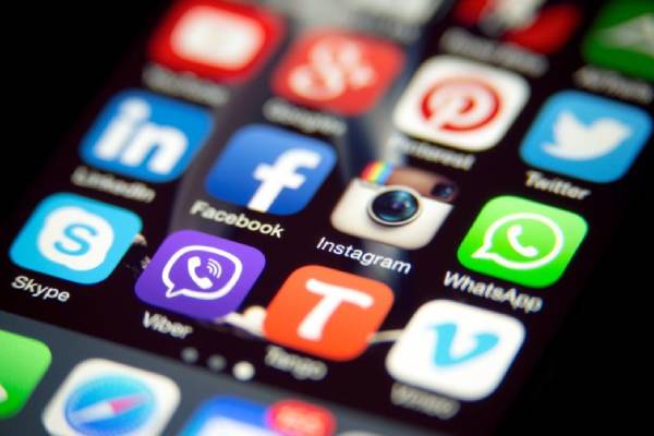 இது தெரியாமல் இனி தொடாதீங்க.. அறிவியல் ரகசியம் | Real Meanings Of Daily Use Apps Symbols In Tamil