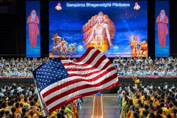 அமெரிக்காவில் பகவத்கீதையை உச்சரிக்கும் நிகழ்ச்சியில் குவிந்த ஆயிரக்கணக்கானோர்