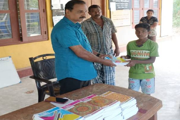 கனடாவில் உயிரிழந்த செல்லப் பிராணியின் நினைவாக இலங்கை தமிழ் பிள்ளைகளுக்கு உதவிய பெண்! | Woman Canada Tamil Children In Sri Lanka Cat Die