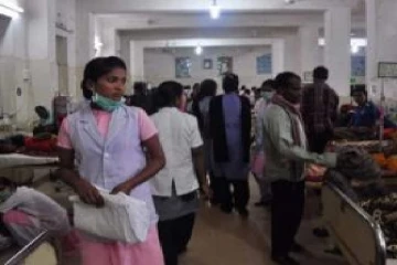 மருத்துவருக்கு முன்பாக விழுந்த இளைஞன் உயிரிழப்பு