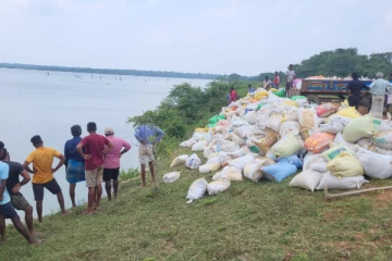 அக்கராயன் குள அணைக்கட்டை பாதுகாக்கும் மக்களின் முயற்சி