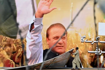 நாடு திரும்பிய நவாஸ் ஷெரீப் : பாகிஸ்தான் அரசியலில் திடீர் பரபரப்பு