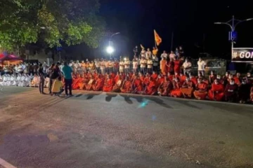 நள்ளிரவை தாண்டி தொடரும் மதத்தலைவர்களின் போராட்டம்!