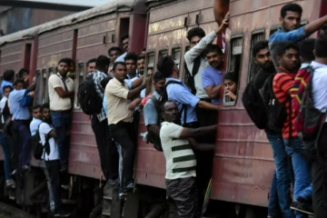 பயணிகளுக்கு போதிய ரயில்கள் இல்லை! உள்ளுக்குள் குற்றச்சாட்டு