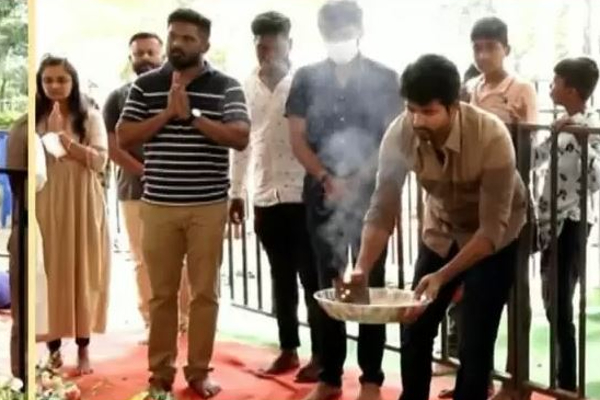 புனீத் ராஜ்குமாரின் சமாதிக்கு நேரில் சென்று அஞ்சலி செலுத்திய நடிகர் சிவகார்த்திகேயன் - ரசிகர்கள் நெகிழ்ச்சி! | Actor Sivakarthikeyan Pay Tribute To Puneeth