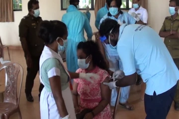 மட்டக்களப்பு ஆடைத்தொழிற்சாலை ஊழியர்களுக்கு தடுப்பூசி