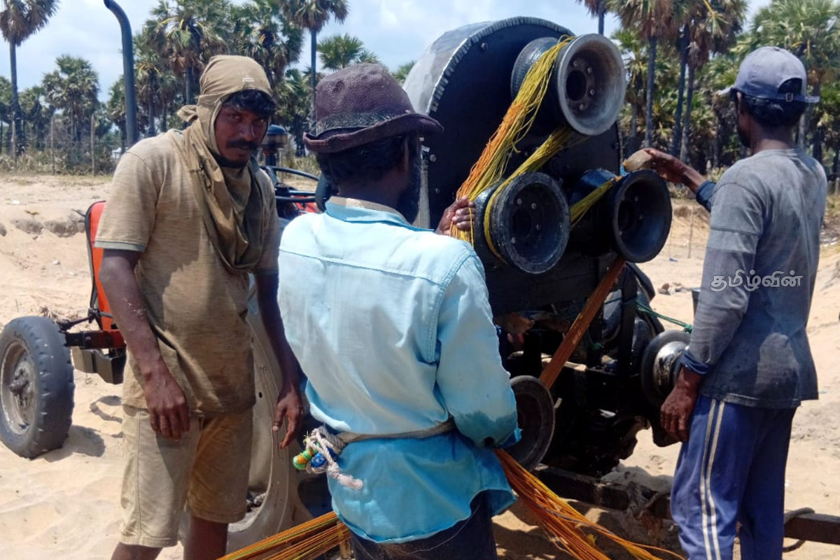 முல்லைத்தீவில் உழவியந்திரம் பயன்படுத்திய கடற்றொழிலாளர்கள் இருவர் கைது! | Two Fishermen Arrested