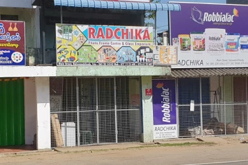 நாட்டின் போராட்ட சூழலால் பாதிக்கப்பட்ட மக்களின் இயல்பு வாழ்க்கை (Photos)