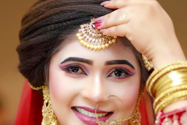 சந்தானத்துடன் இணைந்து நடிக்கவிருக்கும் இலங்கைப் பெண் | Sri Lankan Girl To Act With Santhanam