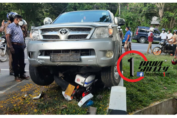 ට්රැෆික් OIC රිය අනතුරක(PHOTOS) | Ampara Traffic Oic Accident ට්රැෆික් OIC රිය අනතුරක(PHOTOS) | Ampara Traffic Oic Accident