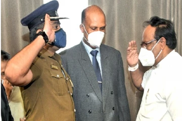 ஊடகவியலாளரின் வீட்டின் மீதான தாக்குதலை கேலி செய்துள்ள பொலிஸ் அமைச்சரின் மகன்