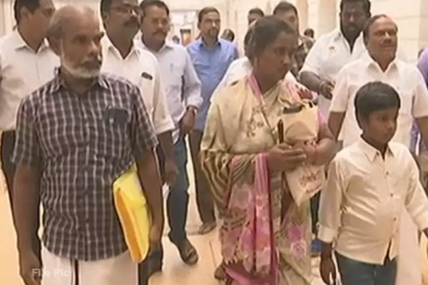 சிசிடிவி காட்சிகளை இதுவரை காட்டவில்லை - ஸ்ரீமதி தாயார் குற்றச்சாட்டு! | Srimathi Parents Met The Chief Minister Mkstalin