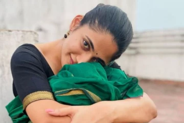 சிம்பலான புடவையில் ஈழத்து பெண் லொஸ்லியா! துளியும் மேக்கப் இல்லாமல் எப்படி இருக்கிறார் தெரியுமா?