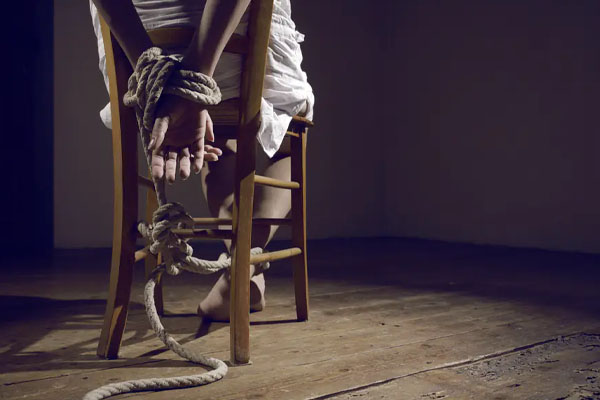 கிளிநொச்சியில் மனைவியை மிரட்டி கடத்திய கணவன் | Husband Kidnapped His Wife