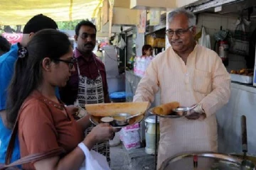 மசாலா தோசை விற்று ஒருநாளைக்கு 60,000 ரூபாய் வருமானம்!! தன்னம்பிக்கை கதை