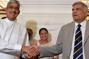 ரணில், பொன்சேகா திடீர் சந்திப்பு : கொழும்பு அரசியலில் பரபரப்பு