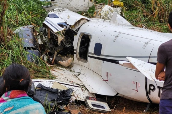 பிரேசில் விமான விபத்தில் குழந்தை உள்பட 12 பேர் பலி | 12 People Including Child Died Plane In Brazil