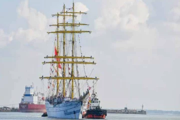 சர்வதேச மாணவர்களுடன் இலங்கை வந்த பாய்மரக் கப்பல்