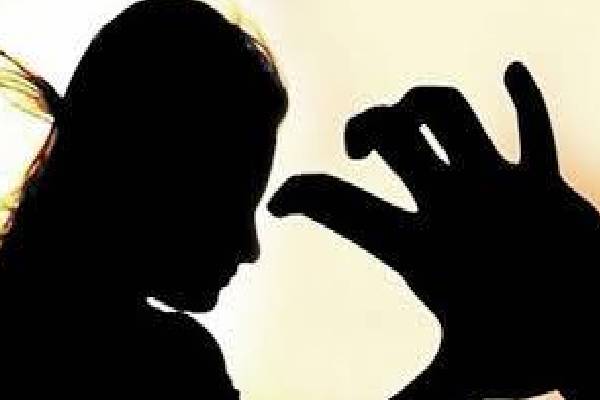 சொந்த மகளையே பாலியல் வன்கொடுமை செய்த கொடூர தந்தை | A Cruel Father Sexually Assaulted His Own Daughter