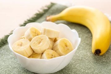 இரவில் வாழைப்பழம் சாப்பிடலாமா ?யாரெல்லாம் சாப்பிடக் கூடாது?