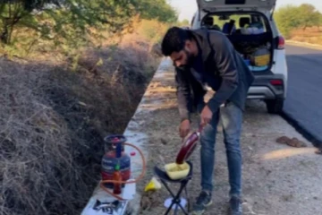 காரிலேயே தங்கி அதிலேயே இந்தியாவை வலம் வந்து கொண்டிருக்கும் தம்பதி!