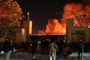 சீனத் தூதுவர் தங்கியிருந்த  விடுதியில் குண்டு வெடிப்பு; நால்வர் பலி