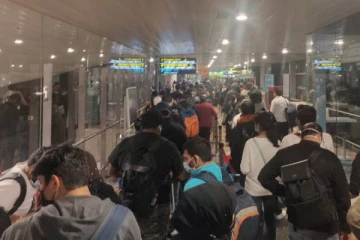 இந்தியாவில் பரவும் ஒமிக்ரான் - பெங்களூரு விமான நிலையத்தில் 10 பேர் தப்பி ஓட்டம்