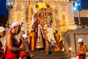 පළමු රන්දෝලි පෙරහැර වීථි සංචාරය අරම්භ කරයි