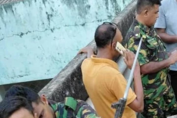 கூரைக்குள் மறைந்திருந்த ஆயுதங்கள்; யாழ் பல்கலைக்குள் குவிக்கப்பட்ட படையினர்