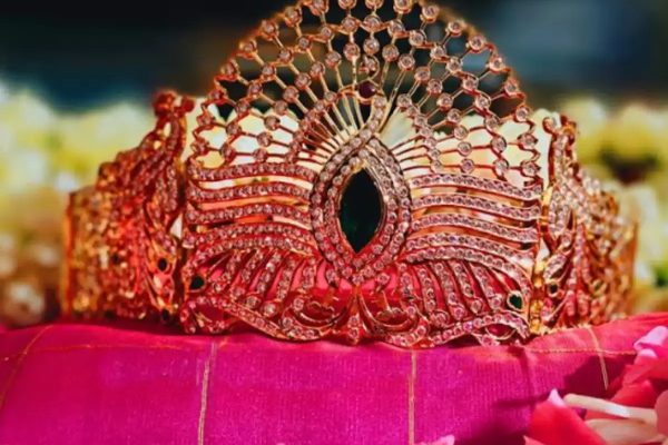 சித்திரை திருவிழாவில் உச்சி முதல் பாதம் வரை  ஒளிர்ந்த  மதுரை மீனாட்சி; வியக்கவைத்த ஆபரணங்கள்! | Madurai Meenakshi Shining Amazing Ornaments சித்திரை திருவிழாவில் உச்சி முதல் பாதம் வரை  ஒளிர்ந்த  மதுரை மீனாட்சி; வியக்கவைத்த ஆபரணங்கள்! | Madurai Meenakshi Shining Amazing Ornaments