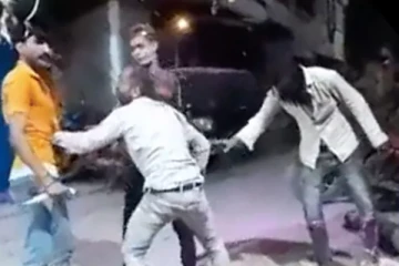 ஹோலி கொண்டாட்டத்தில் துயரம்: போதையில் தன்னைத் தானே குத்திக்கொண்ட இளைஞர்...